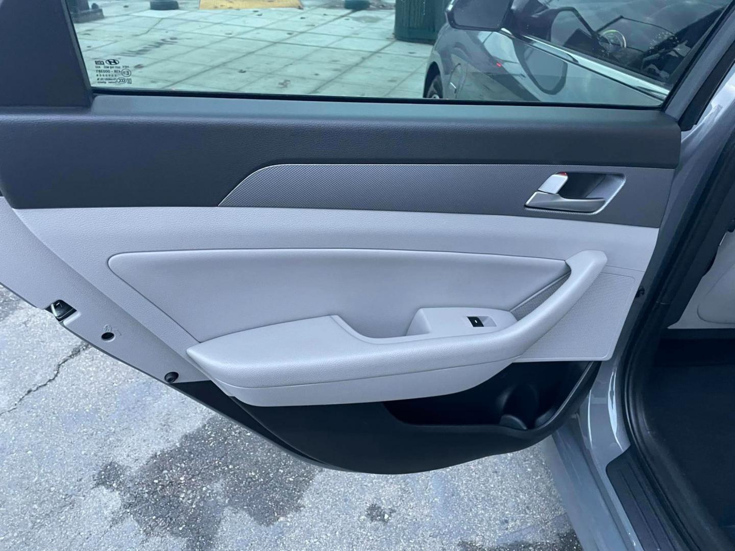 2019 GRAY /GRAY Hyundai Sonata Plug-In (KMHE14L22KA) , located at 744 E Miner Ave, Stockton, CA, 95202, (209) 944-5770, 37.956863, -121.282082 - Photo#10